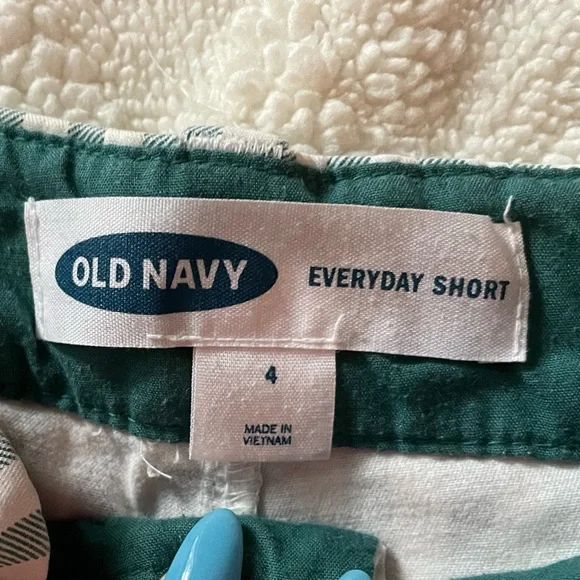 Old Navy striped Everyday shorts - Picture 3 of 3